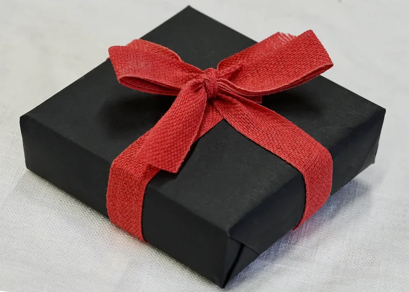 Black / Red Gift Wrap